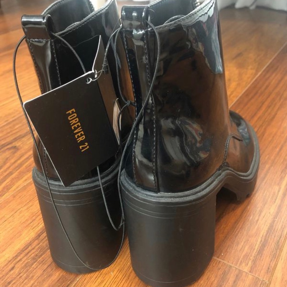 Forever 21 Boots Heels Zip Up Bootie Patent Leather size 6
